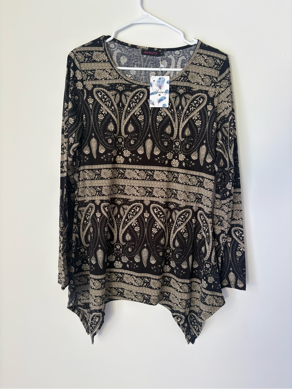 Black & Cream Paisley Long-Sleeve Handkerchief Hem Tunic